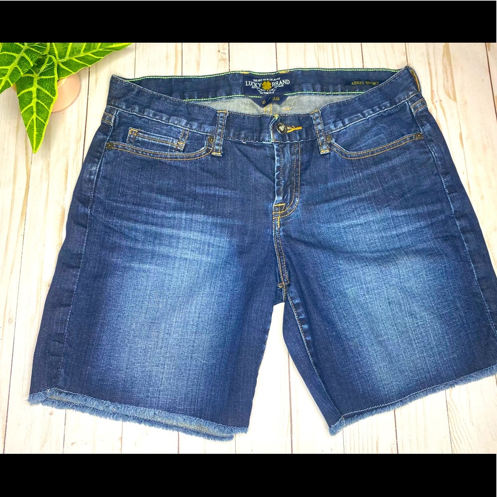 LUCKY BRAND Abbey Short raw hem dark wash Mid rise
